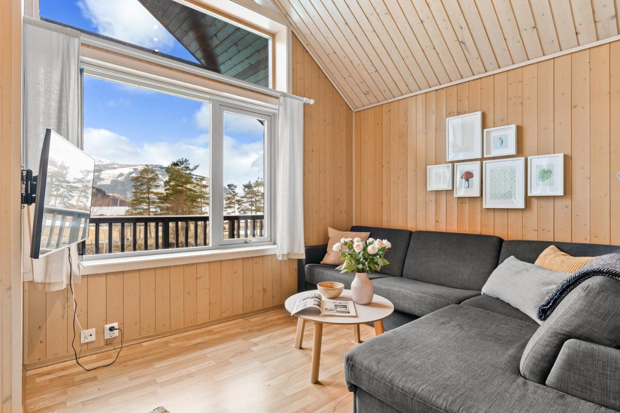 Mikkelparken Ferietun Hotel Kinsarvik Exterior photo