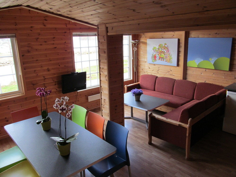 Mikkelparken Ferietun Hotel Kinsarvik Exterior photo